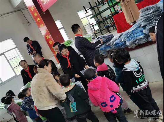 醇龙箱包--专业生产箱包18年